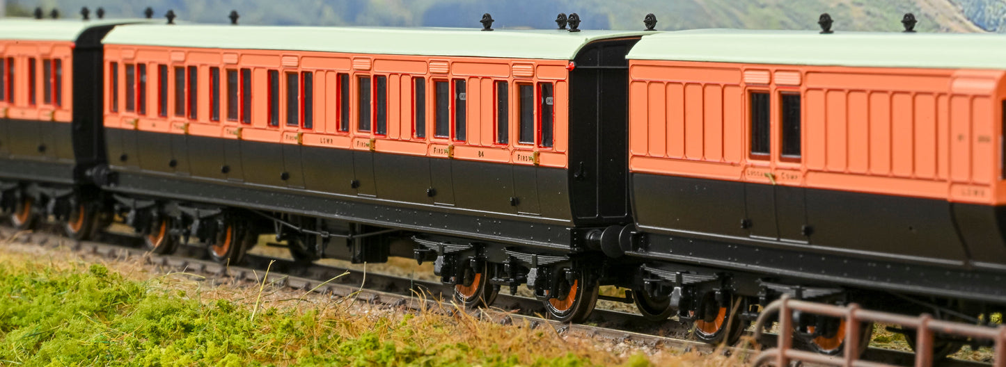 978106 ‘Evolution’ 48’ London and South Western Railway Salmon and Brown Full brake No.268