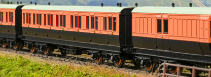 978106 ‘Evolution’ 48’ London and South Western Railway Salmon and Brown Full brake No.268