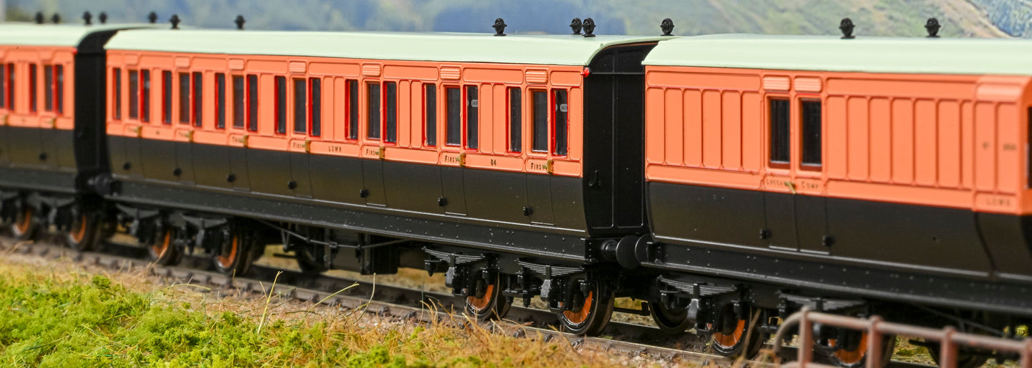 978104 ‘Evolution’ 48’ London and South Western Railway Salmon and Brown Composite No.84