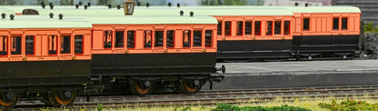 978105 ‘Evolution’ 48’ London and South Western Railway Salmon and Brown First No. 33