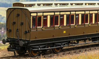 978132 ‘Evolution’ 48’ Great Western Railway Chocolate and Cream (Early Monogram) Brake third No.323