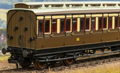 978136 ‘Evolution’ 48’ Great Western Railway Chocolate and Cream (Early Monogram) Full brake No.18