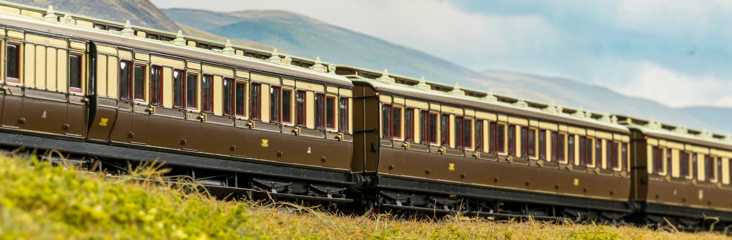 978132 ‘Evolution’ 48’ Great Western Railway Chocolate and Cream (Early Monogram) Brake third No.323