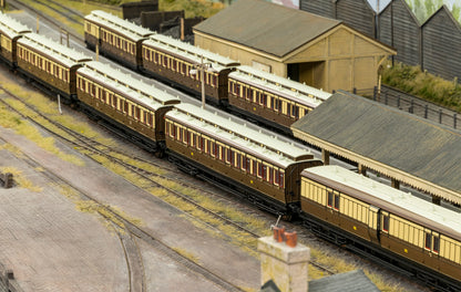 978135 ‘Evolution’ 48’ Great Western Railway Chocolate and Cream (Early Monogram) First No.14