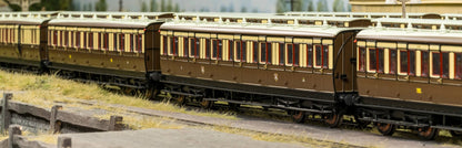 978133 ‘Evolution’ 48’ Great Western Railway Chocolate and Cream (Early Monogram) Third No.1156