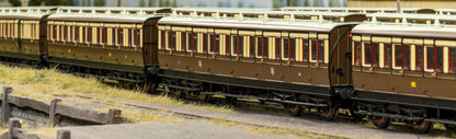 978132 ‘Evolution’ 48’ Great Western Railway Chocolate and Cream (Early Monogram) Brake third No.323