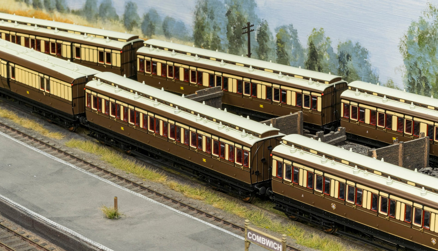 978135 ‘Evolution’ 48’ Great Western Railway Chocolate and Cream (Early Monogram) First No.14