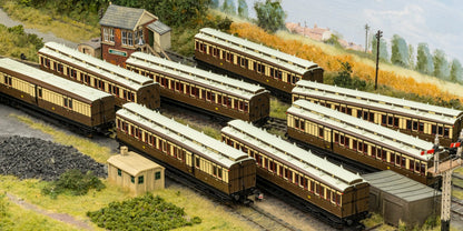 978136 ‘Evolution’ 48’ Great Western Railway Chocolate and Cream (Early Monogram) Full brake No.18