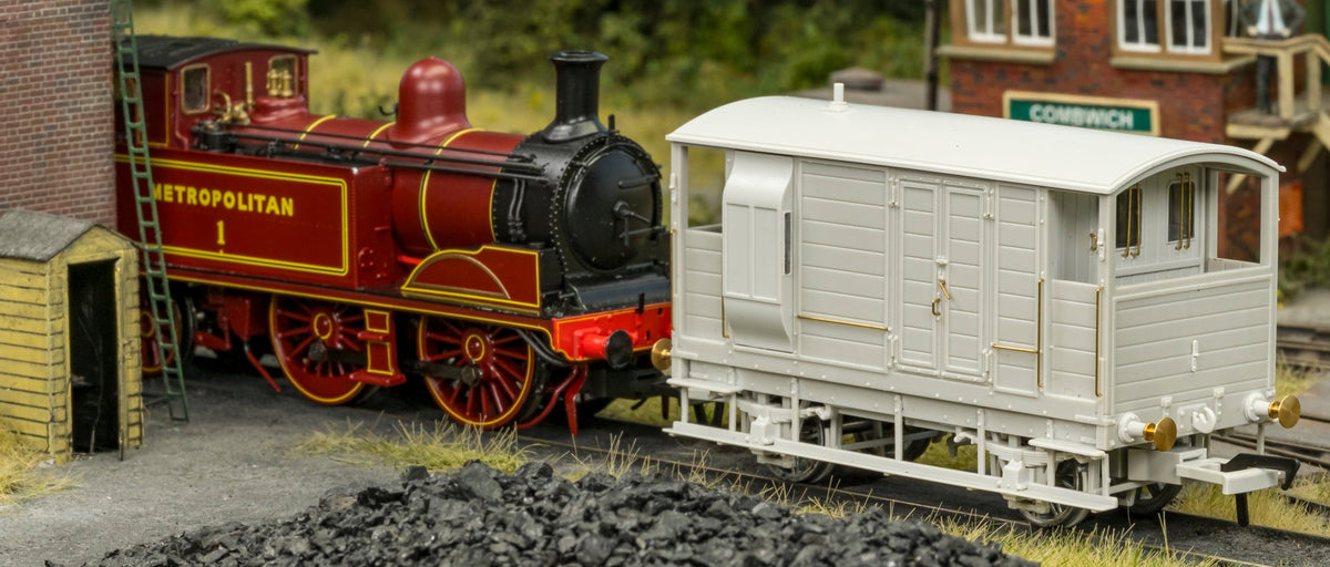 820021 LSWR/WD 20T Brake Van - No. S55112 BR Grey