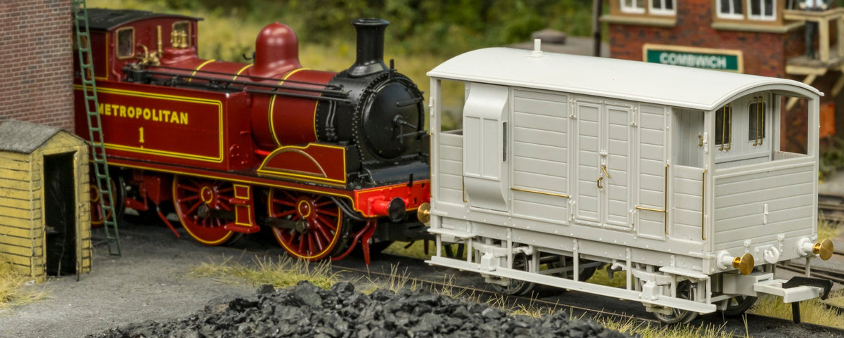 820005 LSWR/WD 20T Brake Van - No. 1750 GER Grey