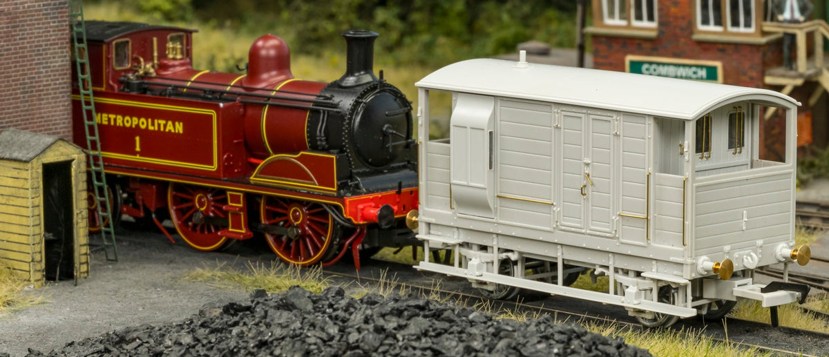 820020 LSWR/WD 20T Brake Van - No. S54977 BR Grey