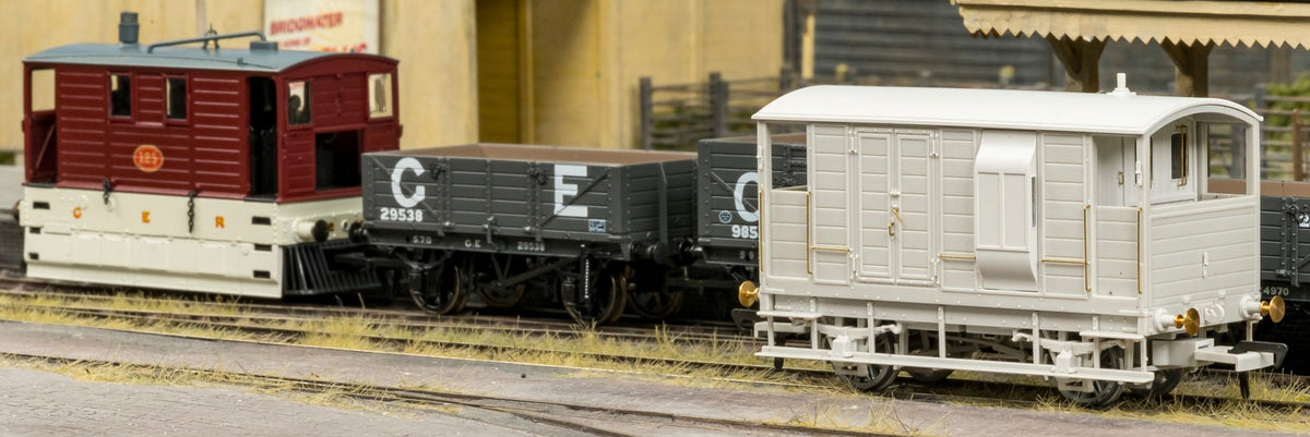 820010 LSWR/WD 20T Brake Van - No. 54973 SR Brown (pre-36)