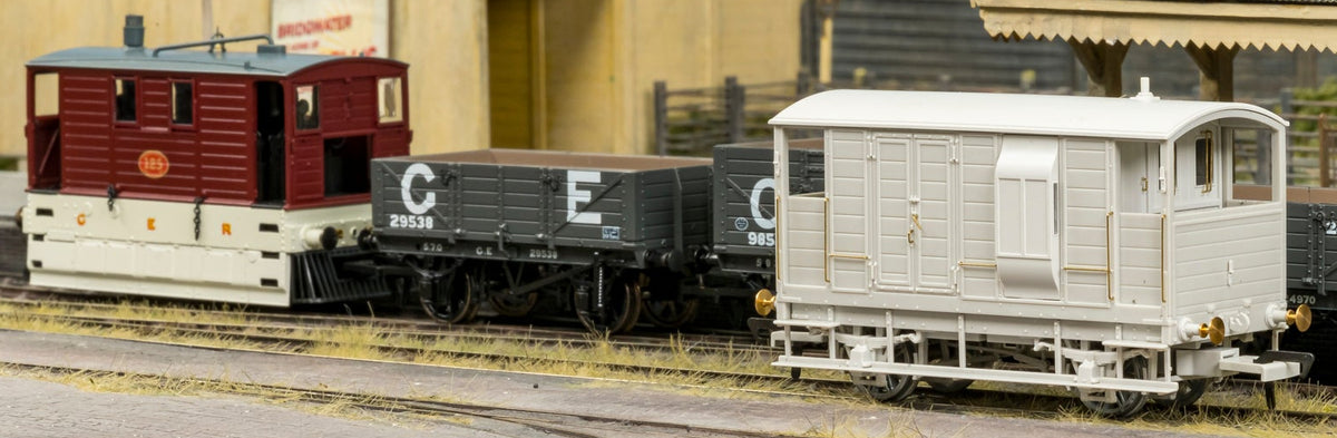 820016 LSWR/WD 20T Brake Van - No. 601834 LNER Oxide (post-36)