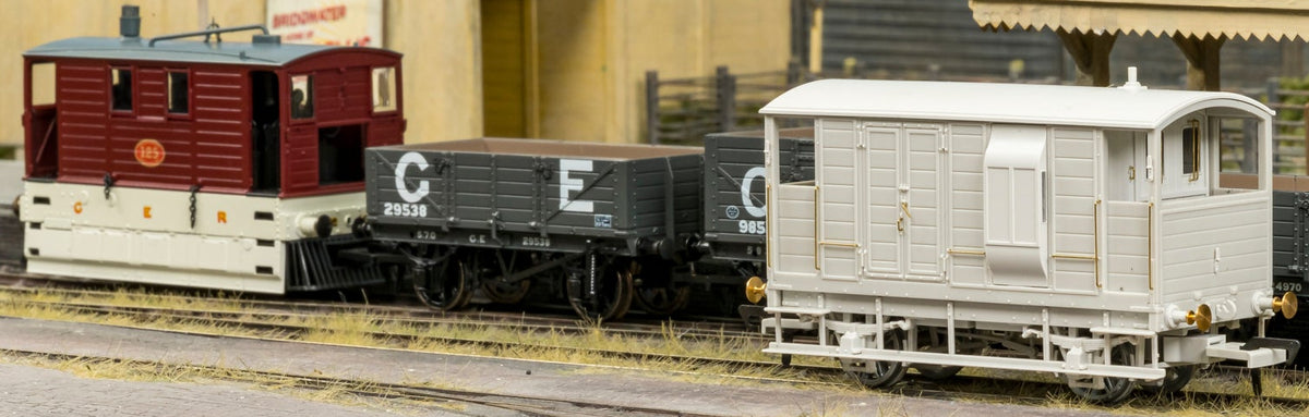 820007 LSWR/WD 20T Brake Van - No. 28 Metropolitan Grey