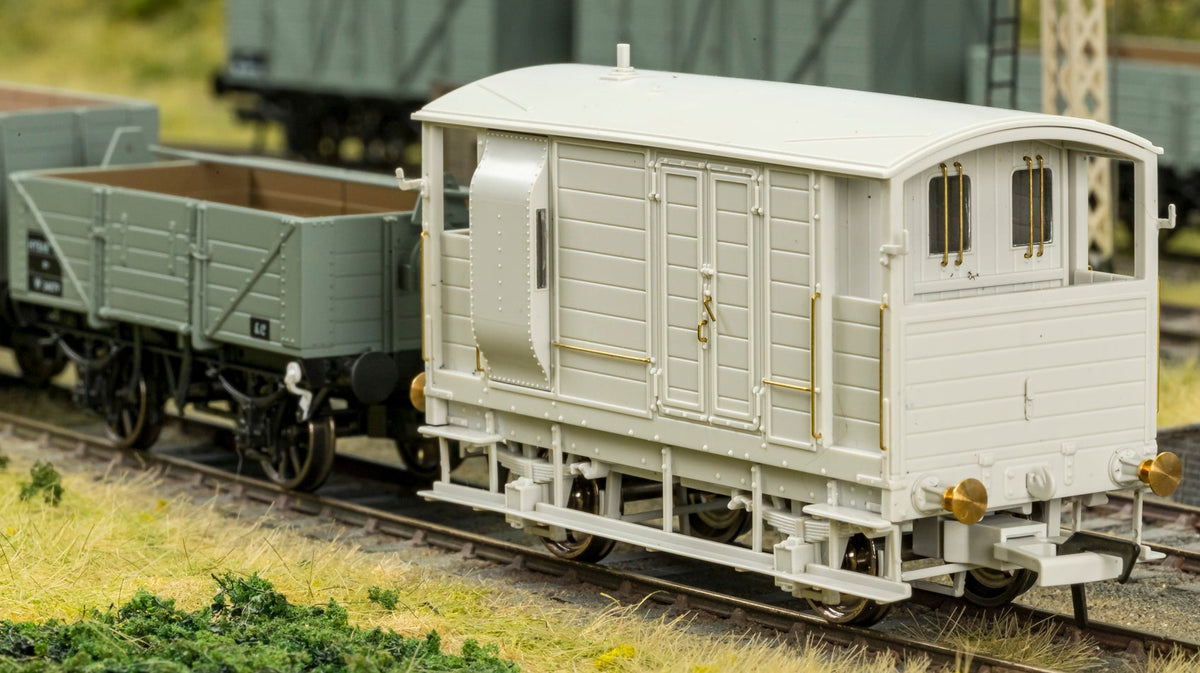 820021 LSWR/WD 20T Brake Van - No. S55112 BR Grey
