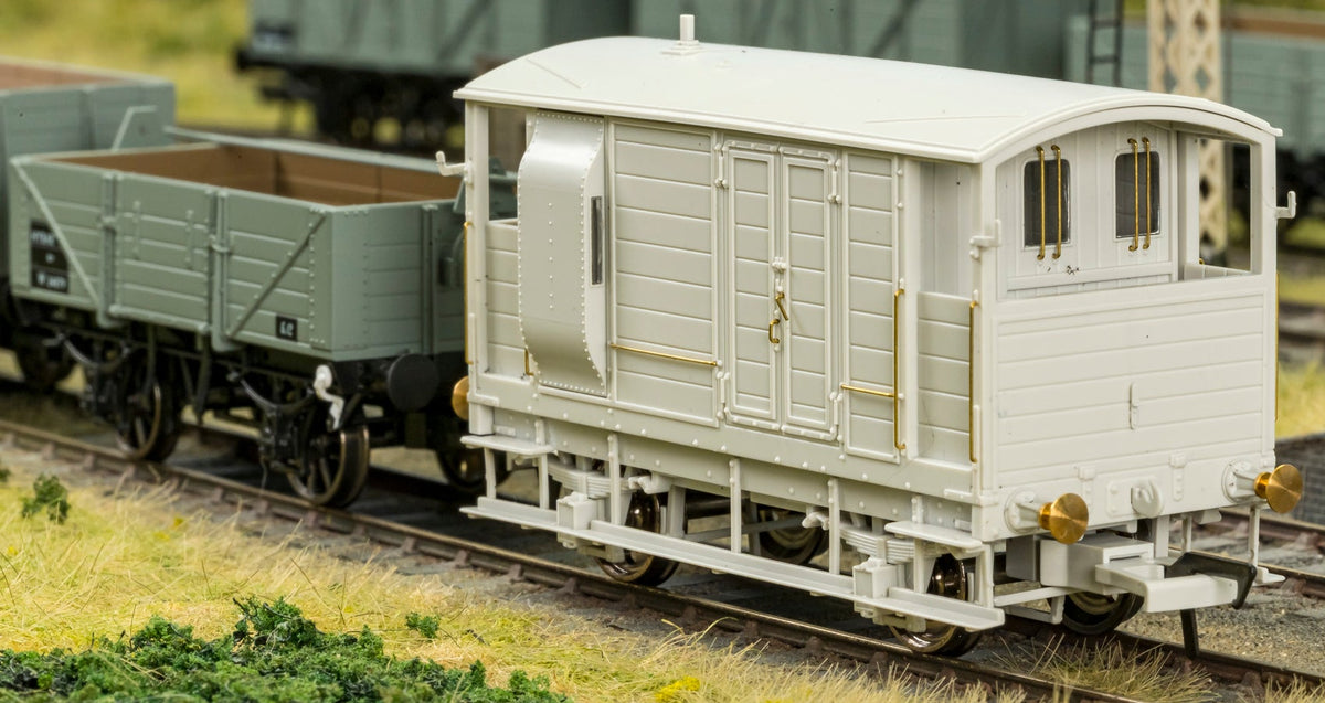 820018 LSWR/WD 20T Brake Van - No. S55106 BR(S) Brown