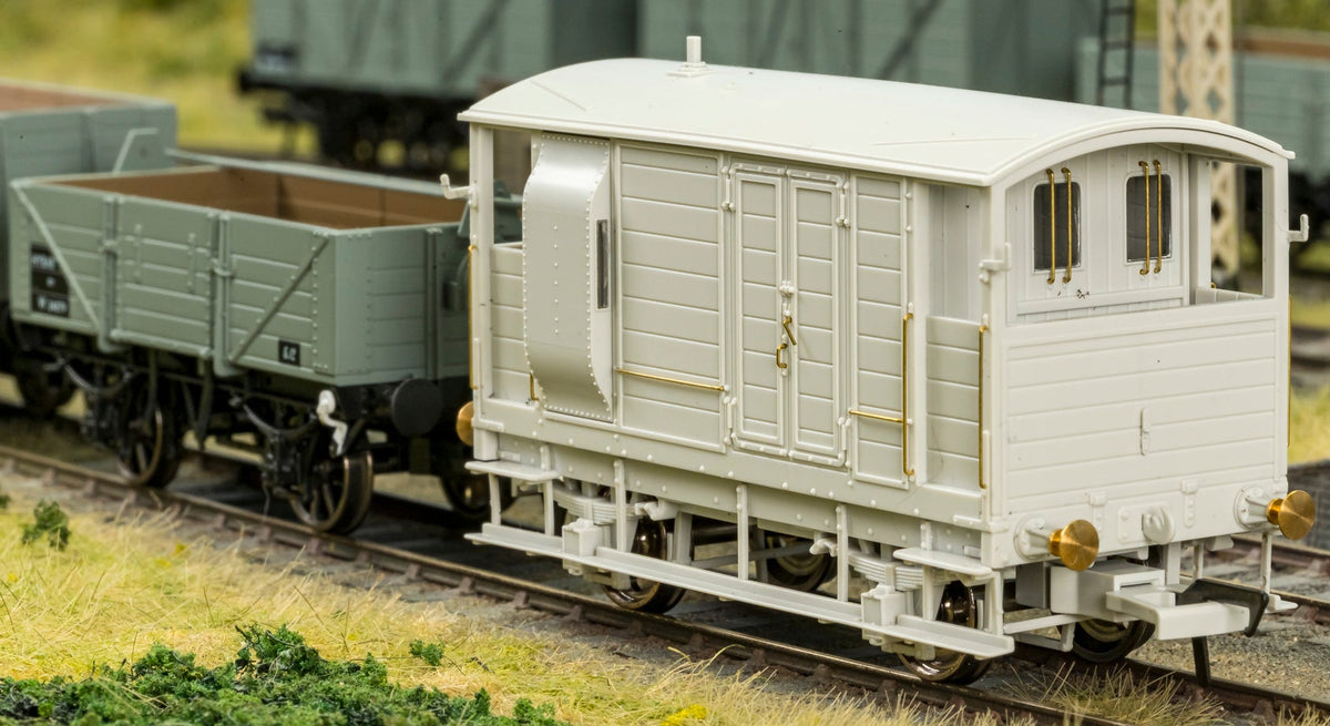 820016 LSWR/WD 20T Brake Van - No. 601834 LNER Oxide (post-36)