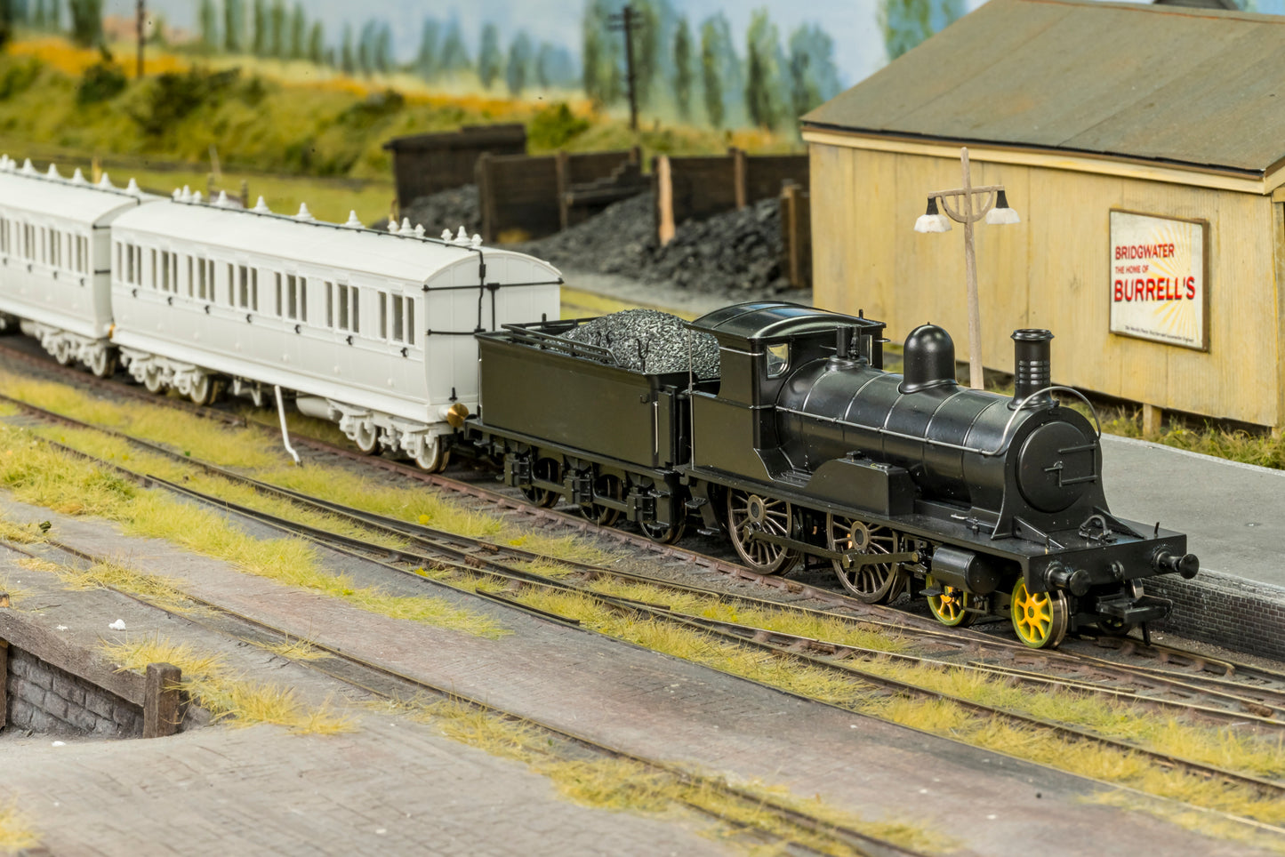 Highland Railway Loch Class 4-4-0 No.150 'Loch Eye' HR Yellow Steam Locomotive - DCC Sound