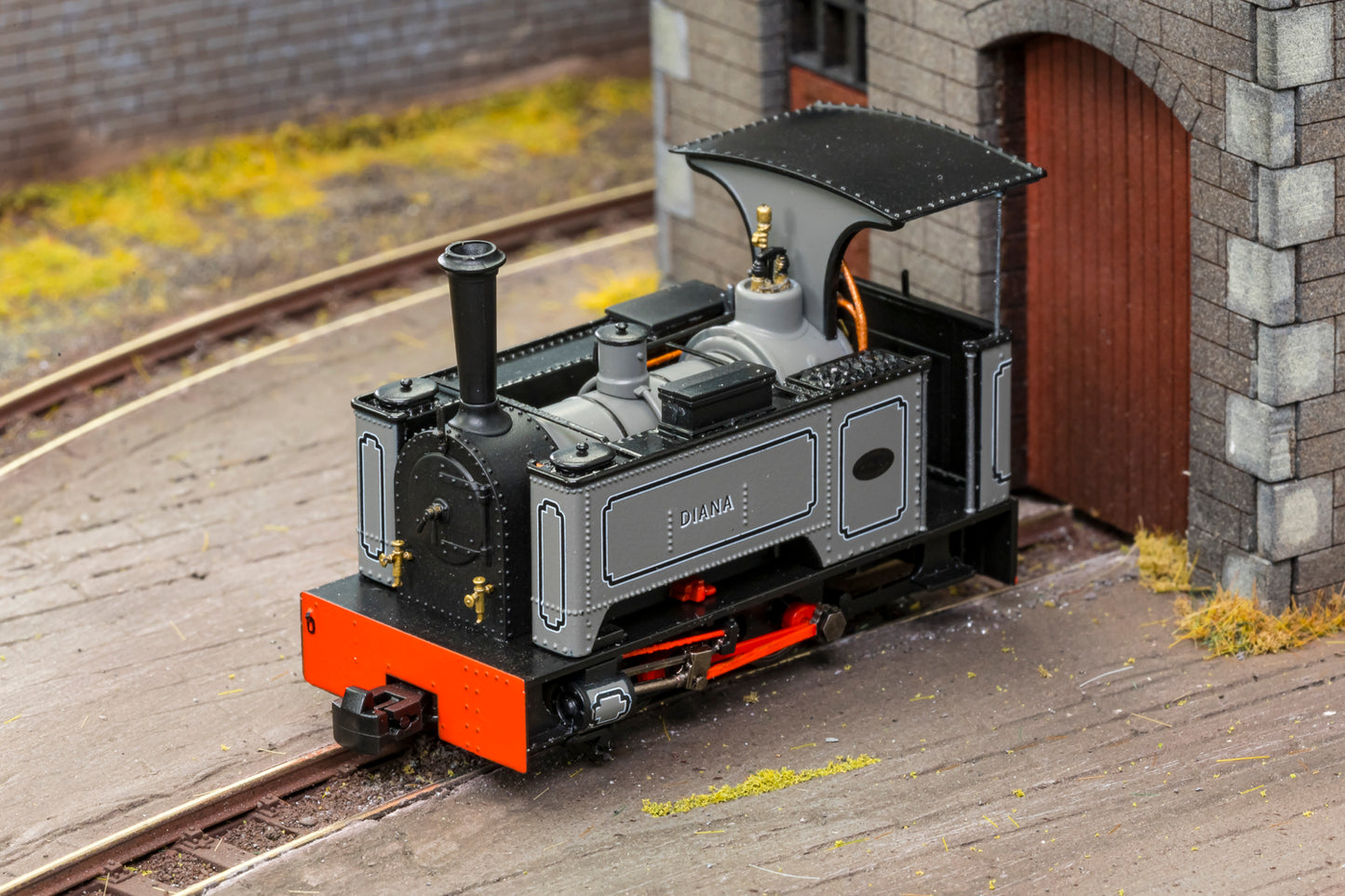 Sirdar Class 0-4-0 Kerr, Stuart & Co. Long-Tank 'Diana’ Lined Grey (As Preserved) Steam Locomotive