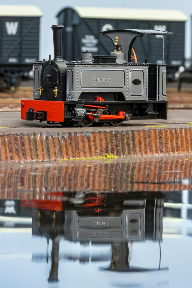 986501 Sirdar Class 0-4-0 Kerr, Stuart & Co. Long-Tank 'Diana’ Lined Grey (As Preserved) Steam Locomotive - DCC Fitted