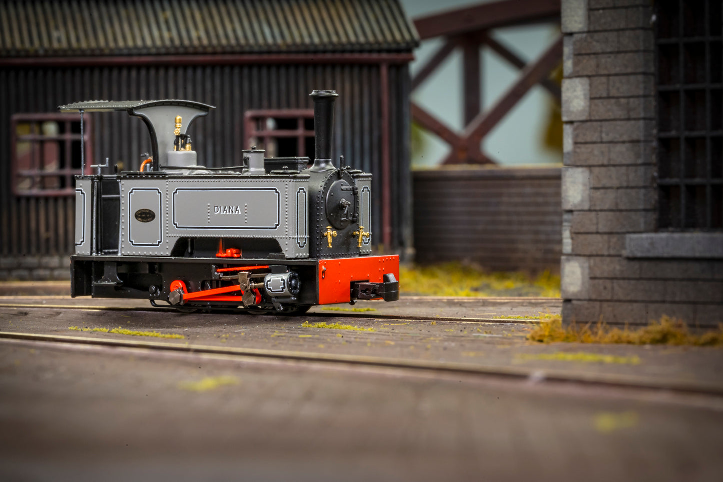 986501 Sirdar Class 0-4-0 Kerr, Stuart & Co. Long-Tank 'Diana’ Lined Grey (As Preserved) Steam Locomotive - DCC Fitted