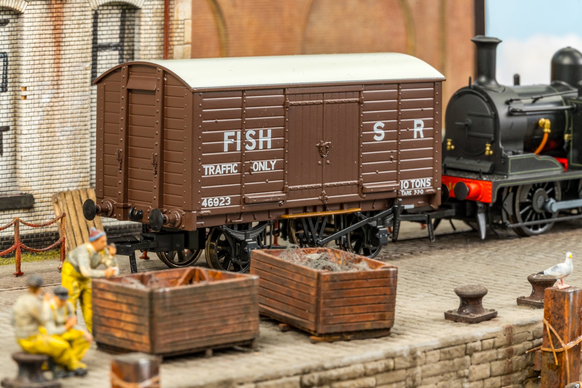 Rapido Trains UK 979009 LB&SCR Dia.8-Ton Goods Van SR (as – Rails