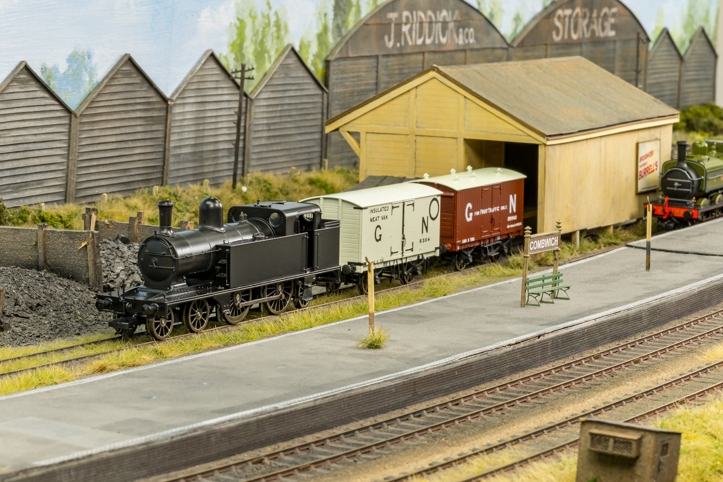 LNER C12 Tank No.67391 BR Lined Black (Early Crest) Steam Locomotive