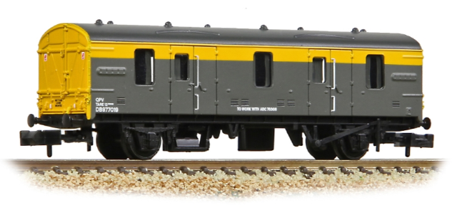 BR Mk1 QPV (Ex-CCT) Covered Carriage Truck BR Engineers Grey & Yellow No.DB977019