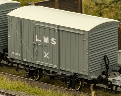 970003 12 Ton LMS D1663 Van - LMS (pre-36) No.133592