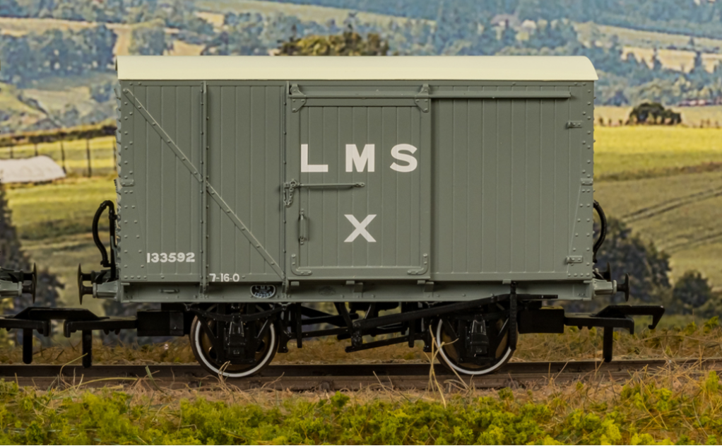 970003 12 Ton LMS D1663 Van - LMS (pre-36) No.133592