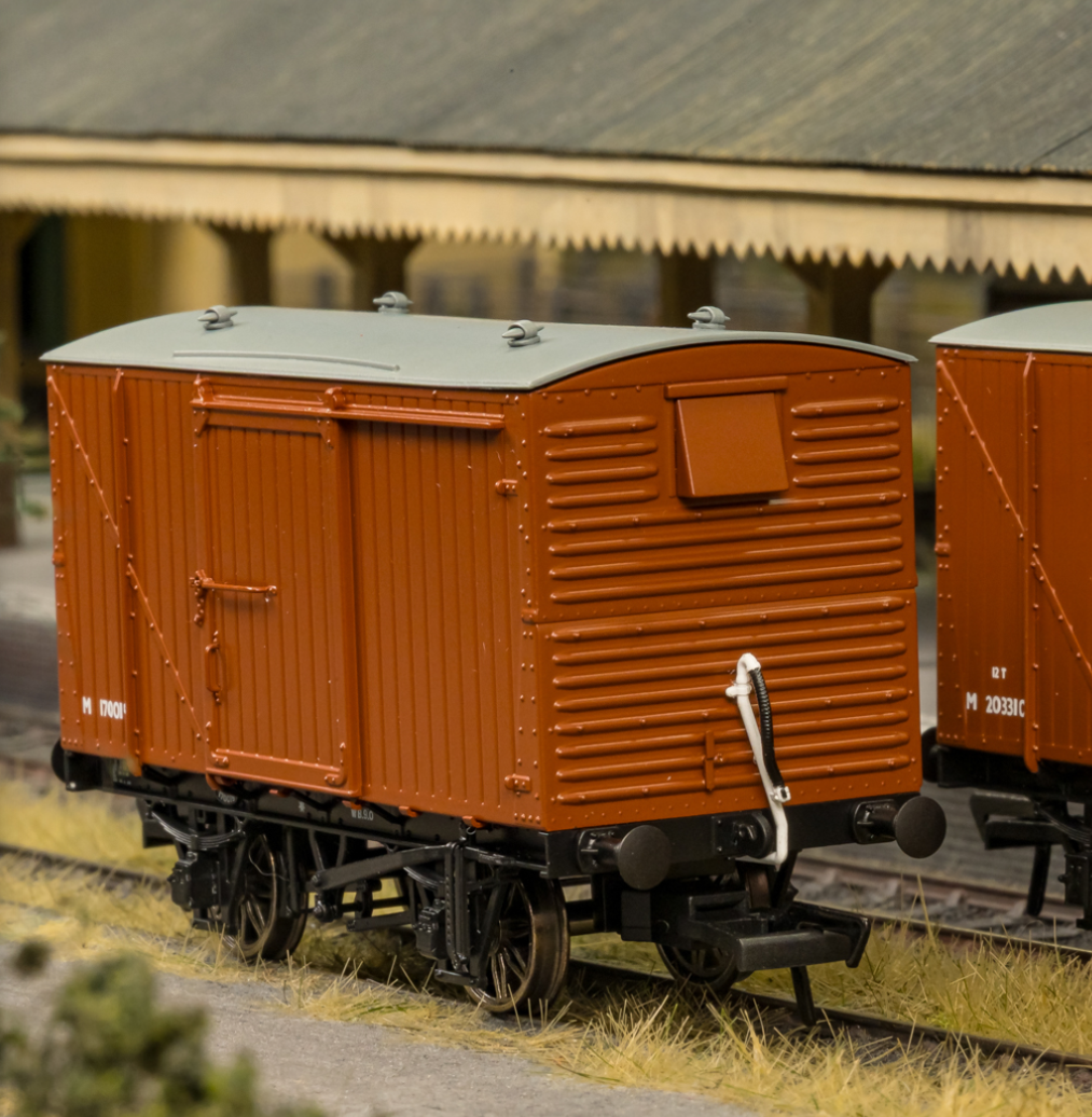 970109 12 Ton LMS D1832A Van - BR No.M170019