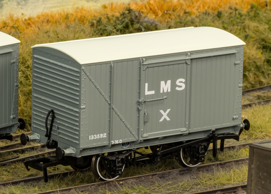 970003 12 Ton LMS D1663 Van - LMS (pre-36) No.133592