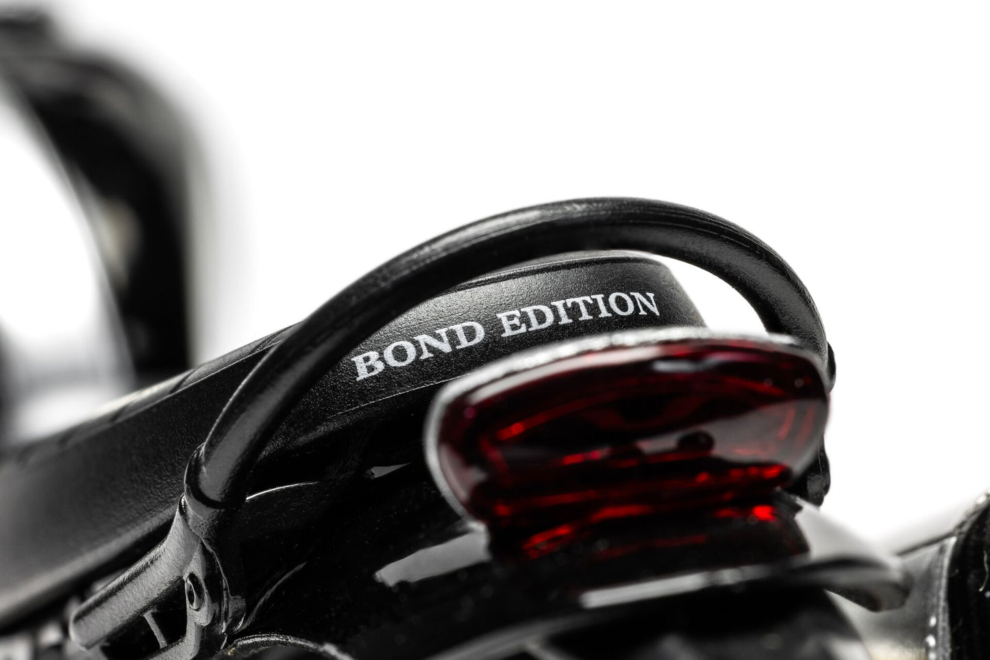 CC08402 Triumph Scrambler 1200 (Bond Edition)