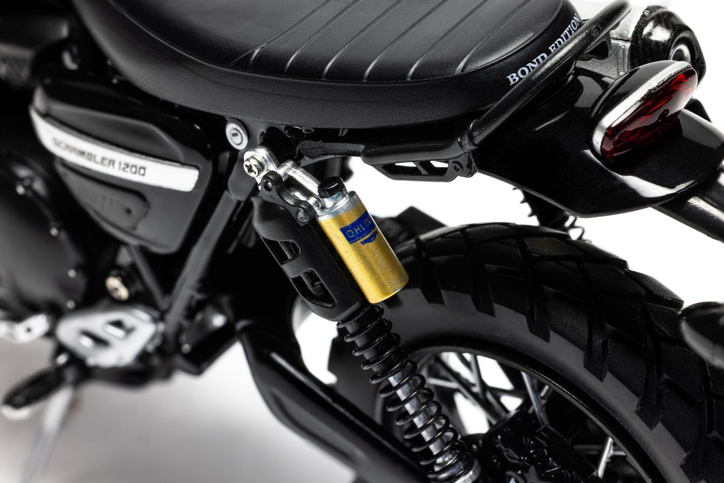 CC08402 Triumph Scrambler 1200 (Bond Edition)