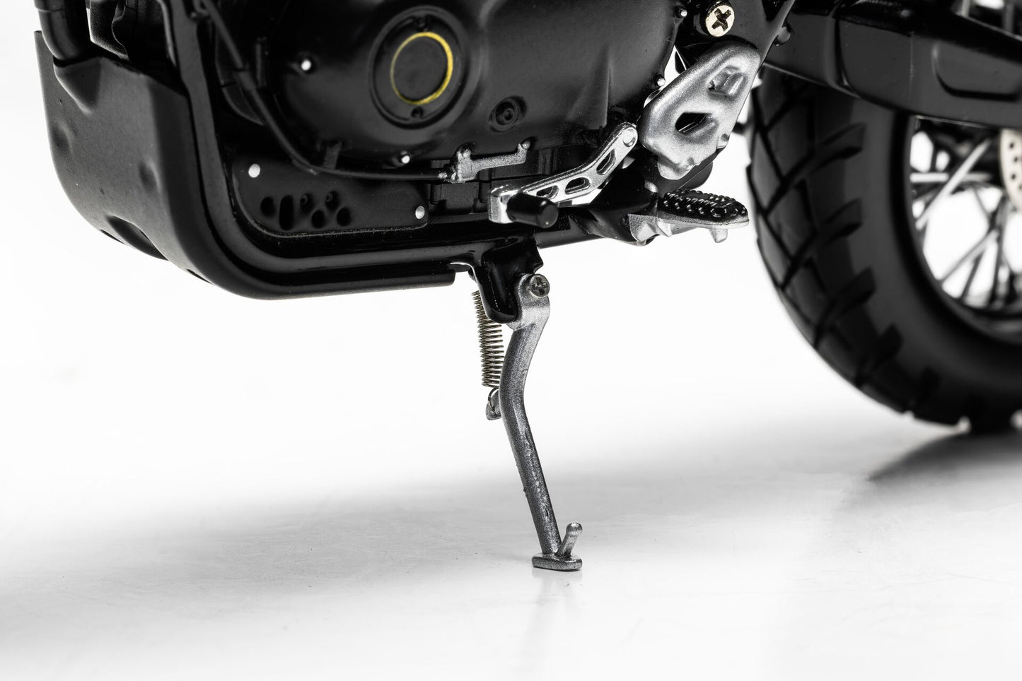 CC08402 Triumph Scrambler 1200 (Bond Edition)
