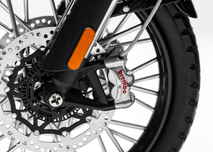 CC08402 Triumph Scrambler 1200 (Bond Edition)