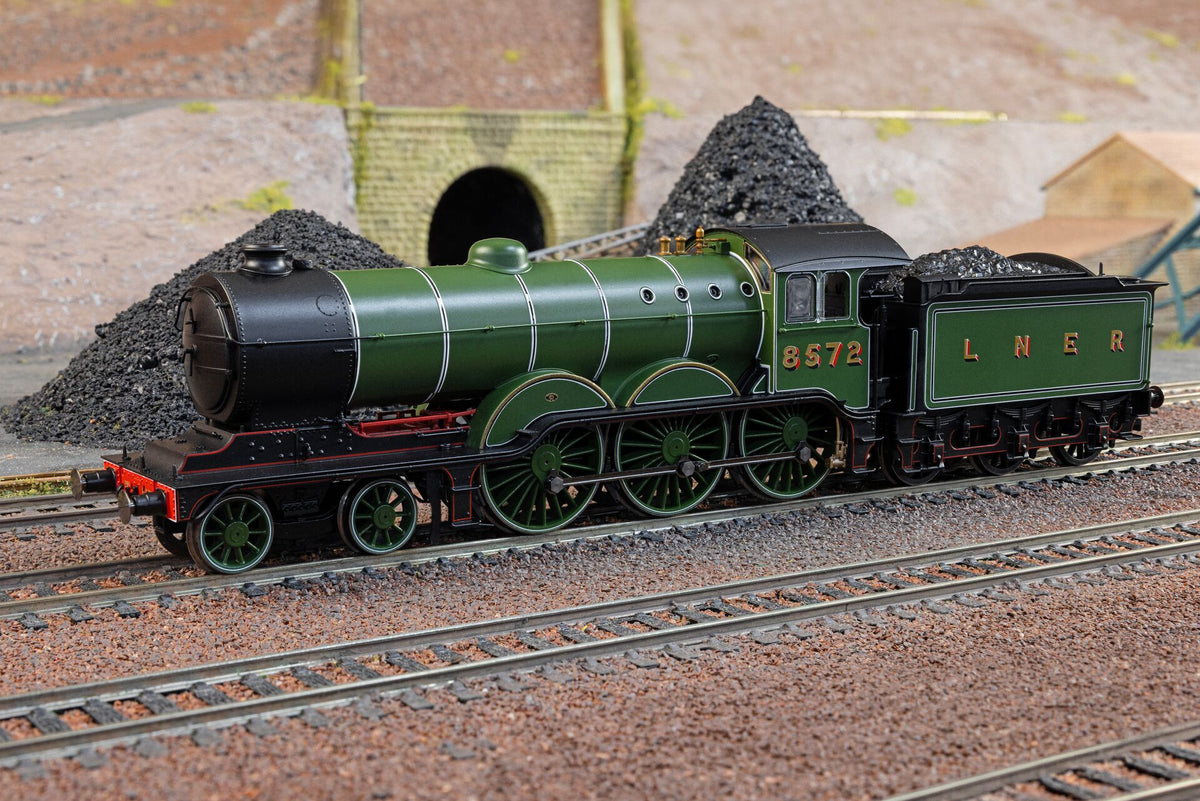 R30502 Class B12 4-6-0 LNER Apple Green 8572 Steam Locomotive