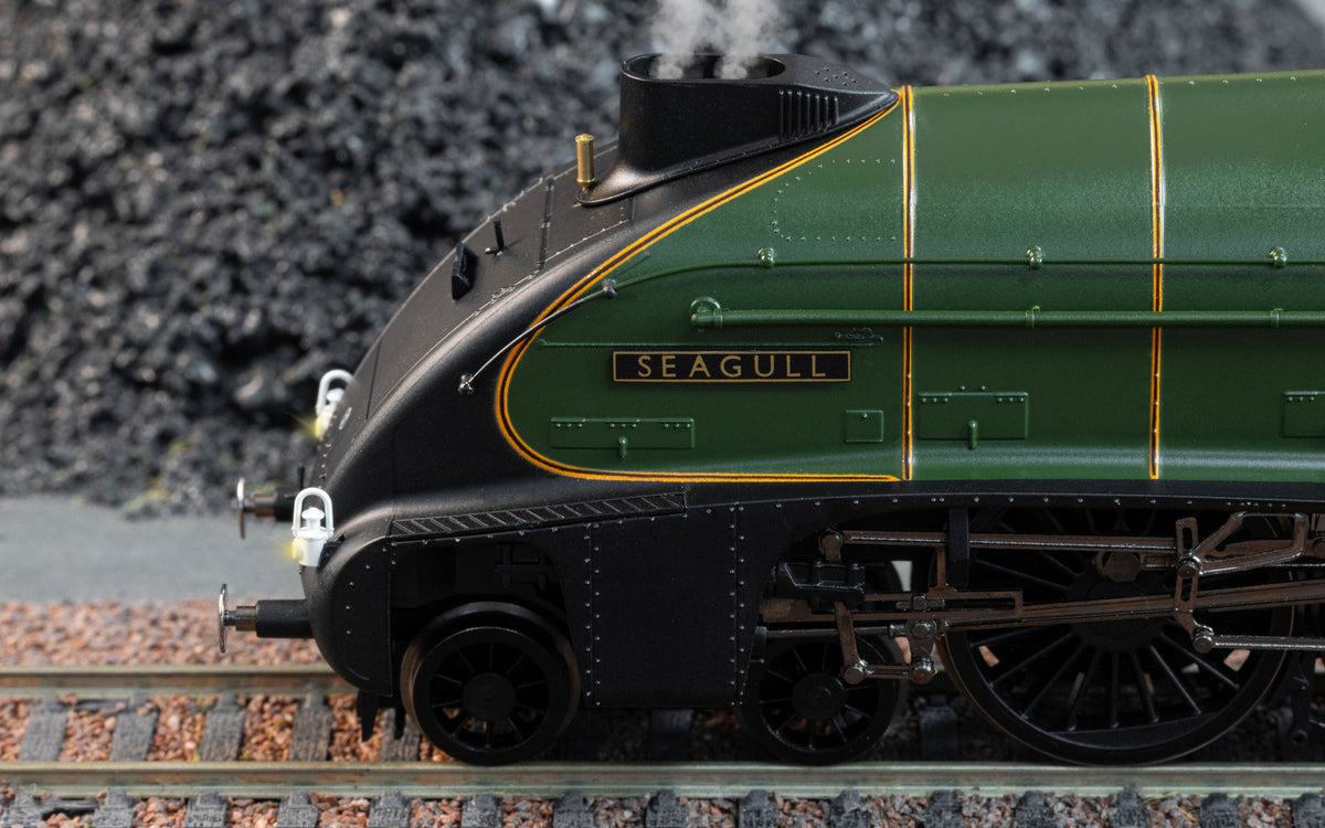 R30552SS Class A4 4-6-2 BR Green Late Crest 60033 'Seagull' Steam Locomotive - DCC Sound & Smoke