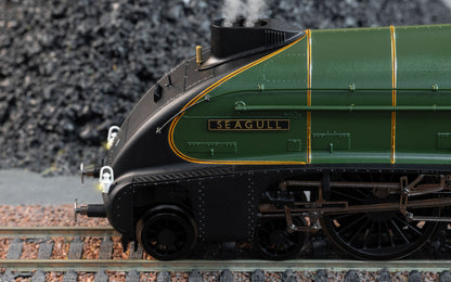 R30552SS Class A4 4-6-2 BR Green Late Crest 60033 'Seagull' Steam Locomotive - DCC Sound & Smoke