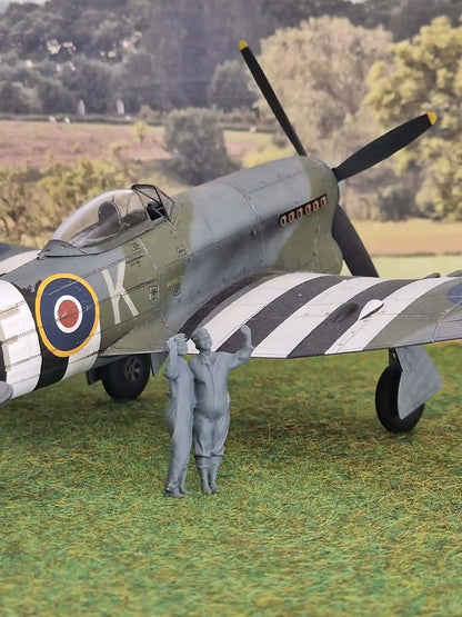 1:72 Scale RAF Through the Ages - World War Two - WAAFs Waving