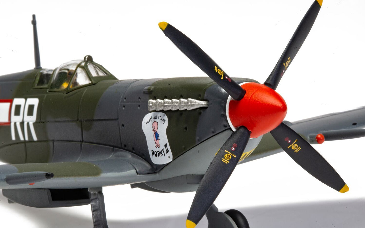 Supermarine Spitfire Mk.IXc, (MH656) WZ-RR 'Porky II', Lt. Robert Connor