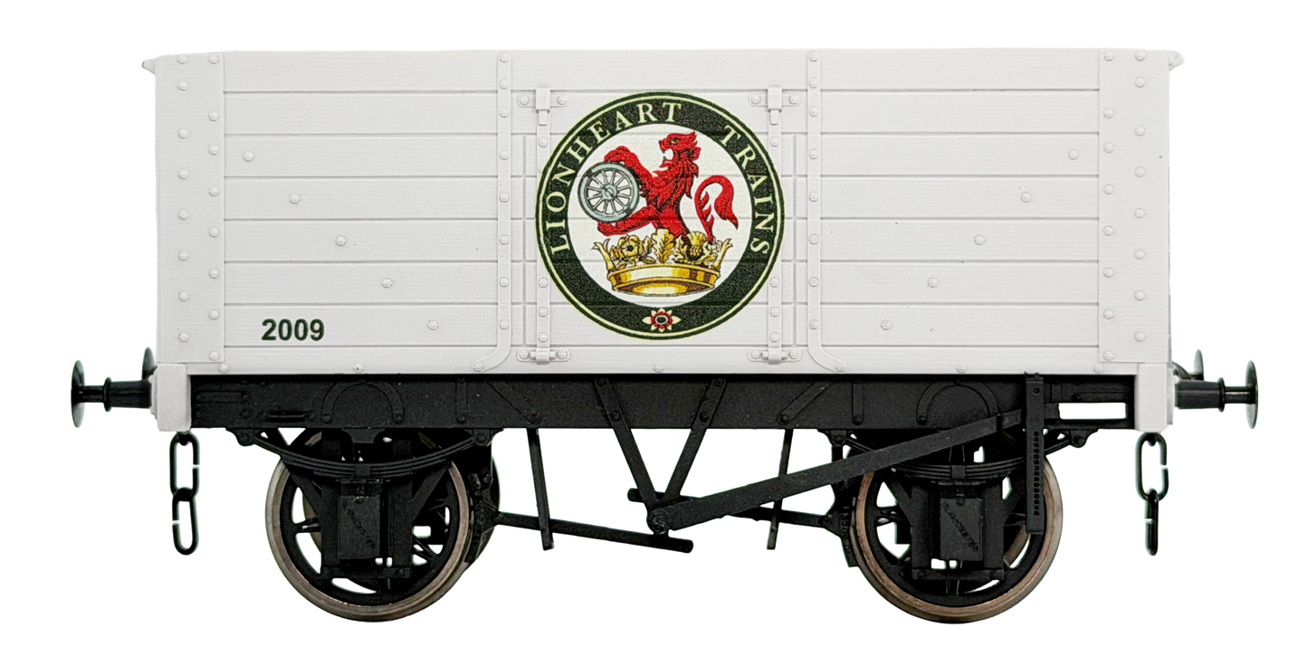 7F-072-012W 7 Plank 9' Wheelbase 2 Door Lionheart Trains Logo - Weathered