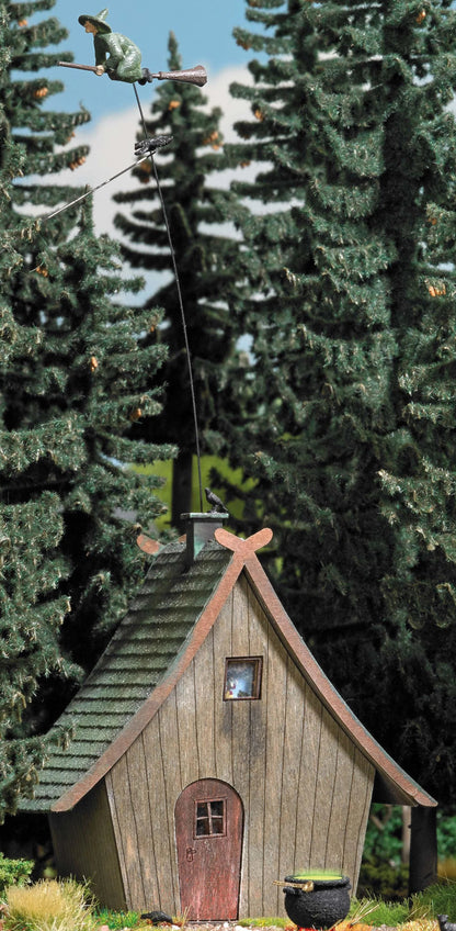 BUS1679 HO Witch´s cottage with flying witch