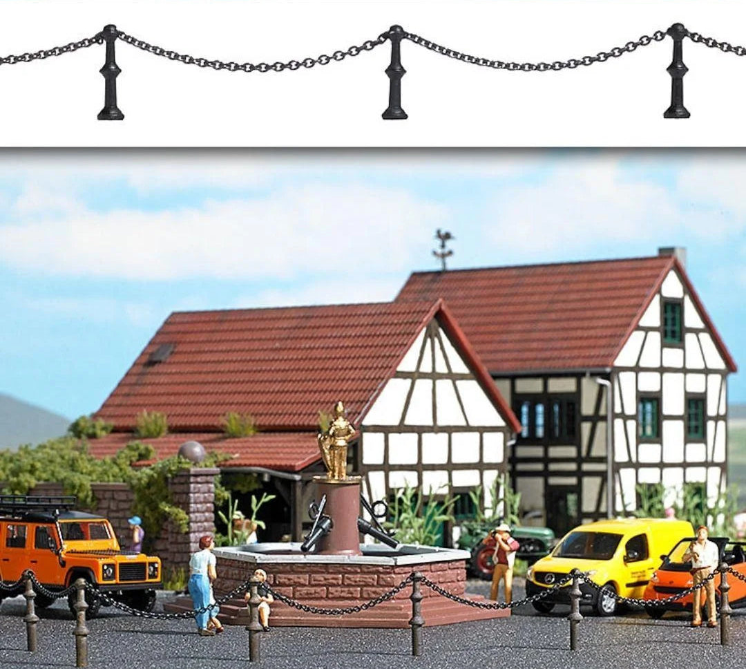 BUS1023 Metal chain link fence 30cm long