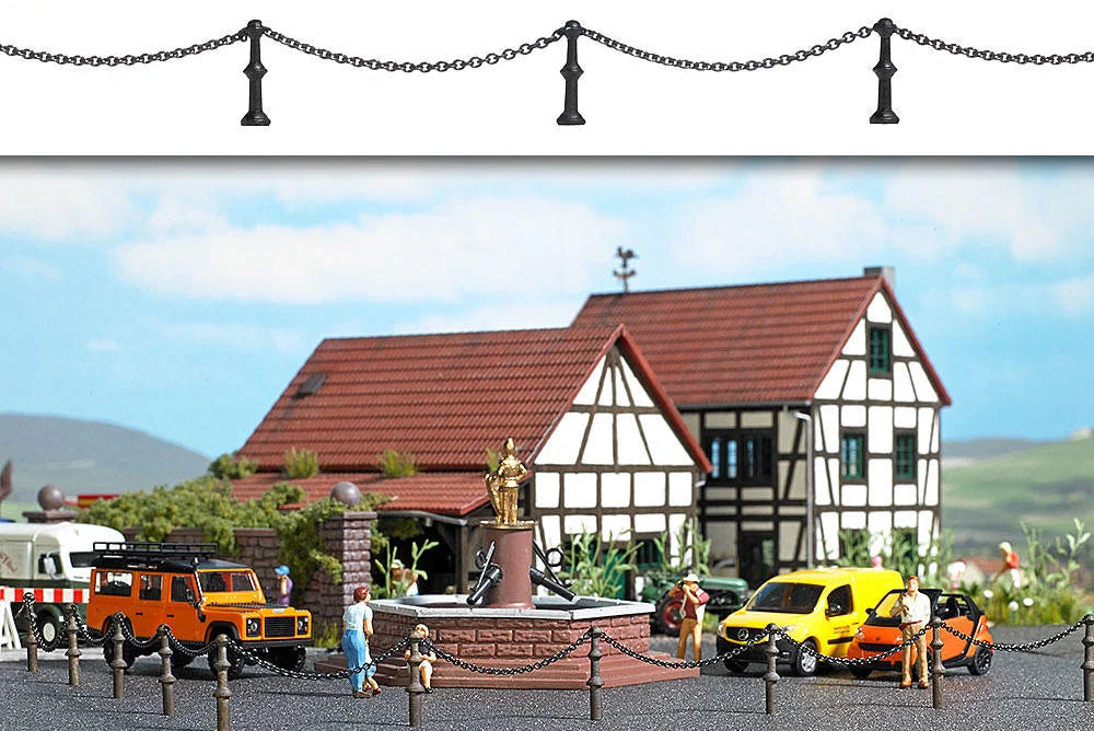 BUS1023 Metal chain link fence 30cm long