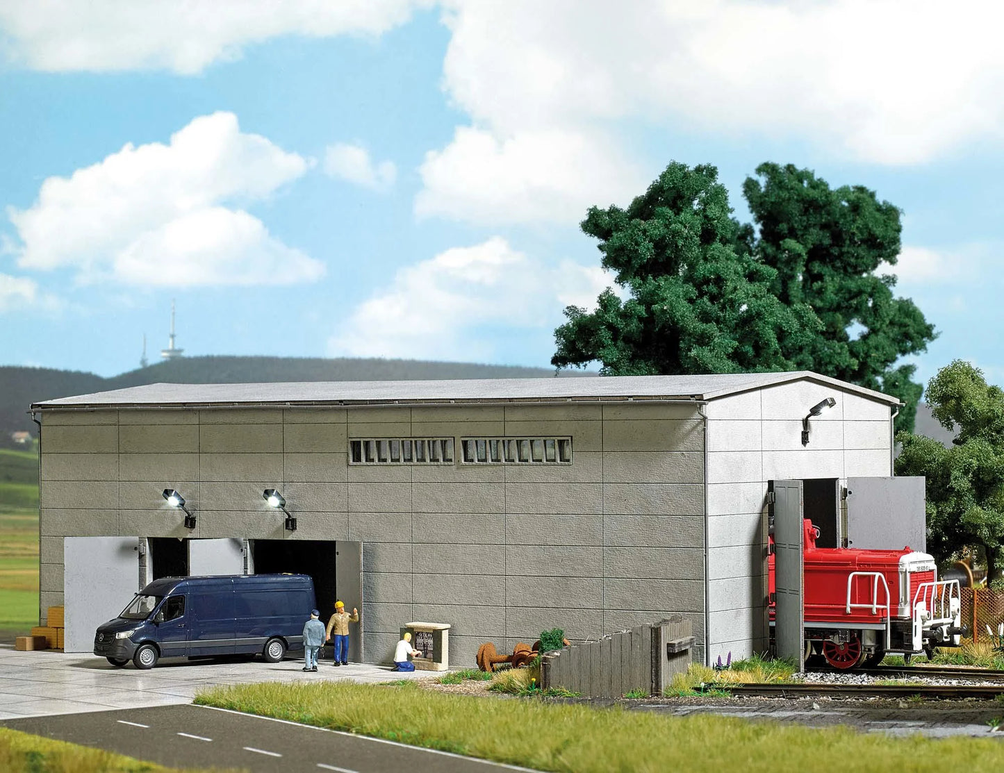 BUS1398 Prefabricated concrete building with siding