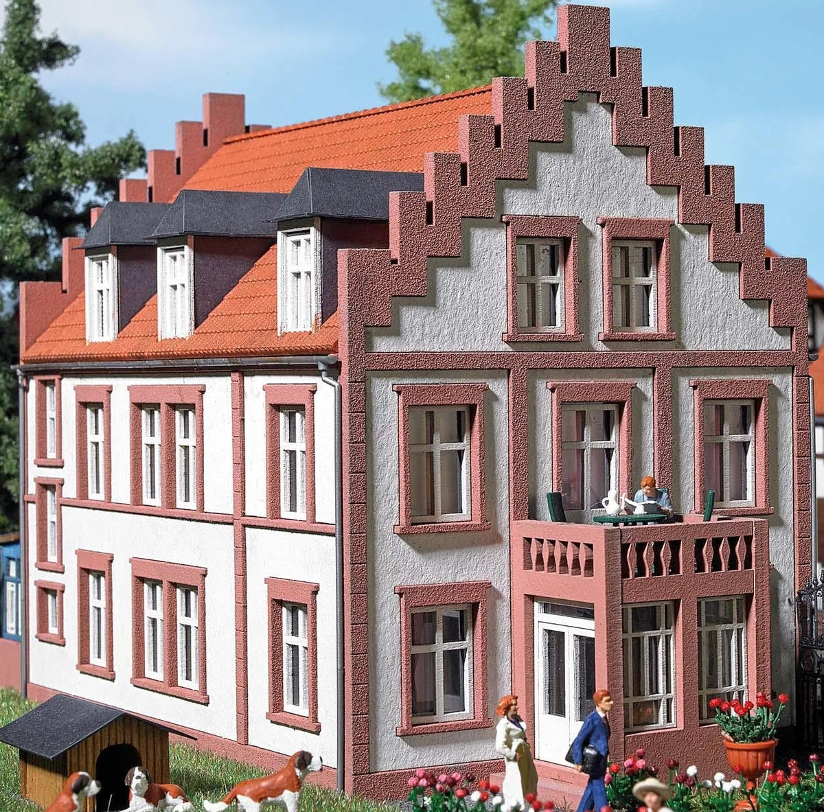 BUS1673 Carl Benz house