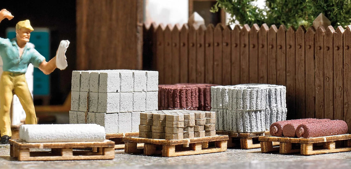 BUS1813 Pallets with building materials