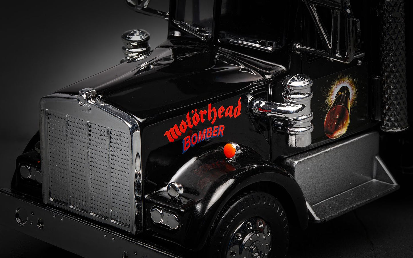 Heavy Metal Trucks - Motorhead, Bomber