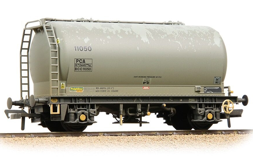 38-653 PCA Metalair Bulk Powder Wagon 'Freightliner Heavy Haul' Grey No.11050 - Weathered